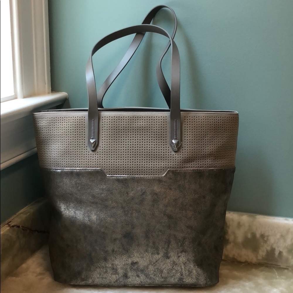 Stella & Dot Metallic Silver 👜 Handbag